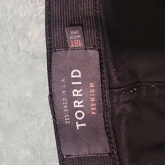 Torrid black skinny jeans - Picture 2 of 3